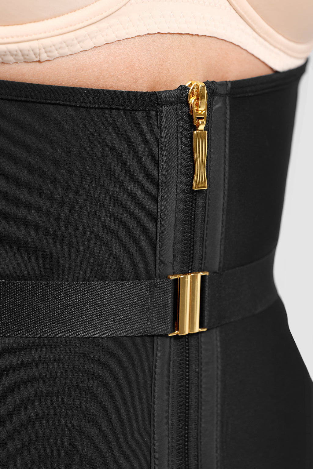 Wholesale U-Shaped 10 Steel Bones Latex Waist Trainer with Fan Lacing and Front Buckle Adjustment